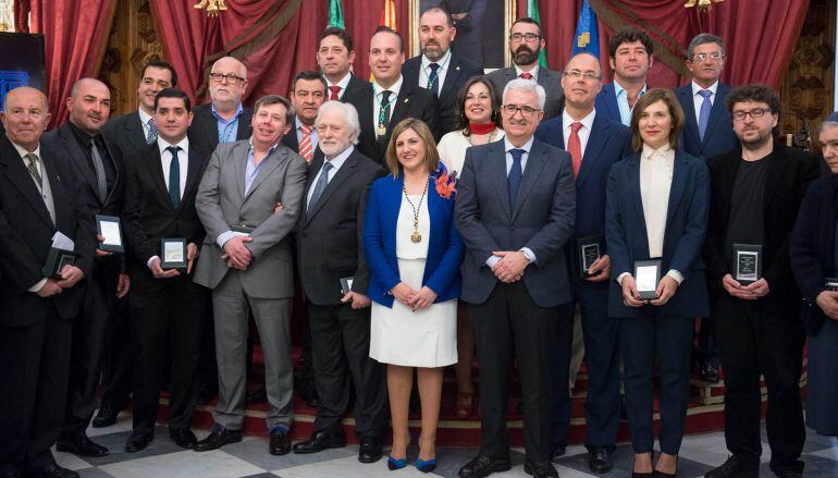 Irene García, junto a los premiados en el Día de la Provincia de Cádiz