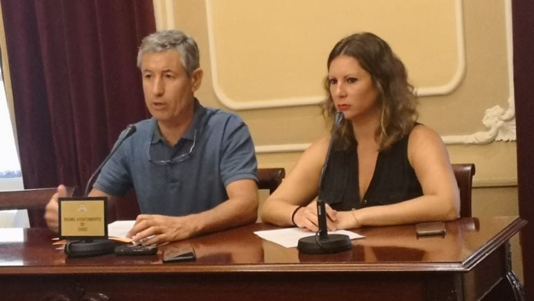 Los concejales de Cs Pérez Dorao y María Fernández durante la rueda de prensa