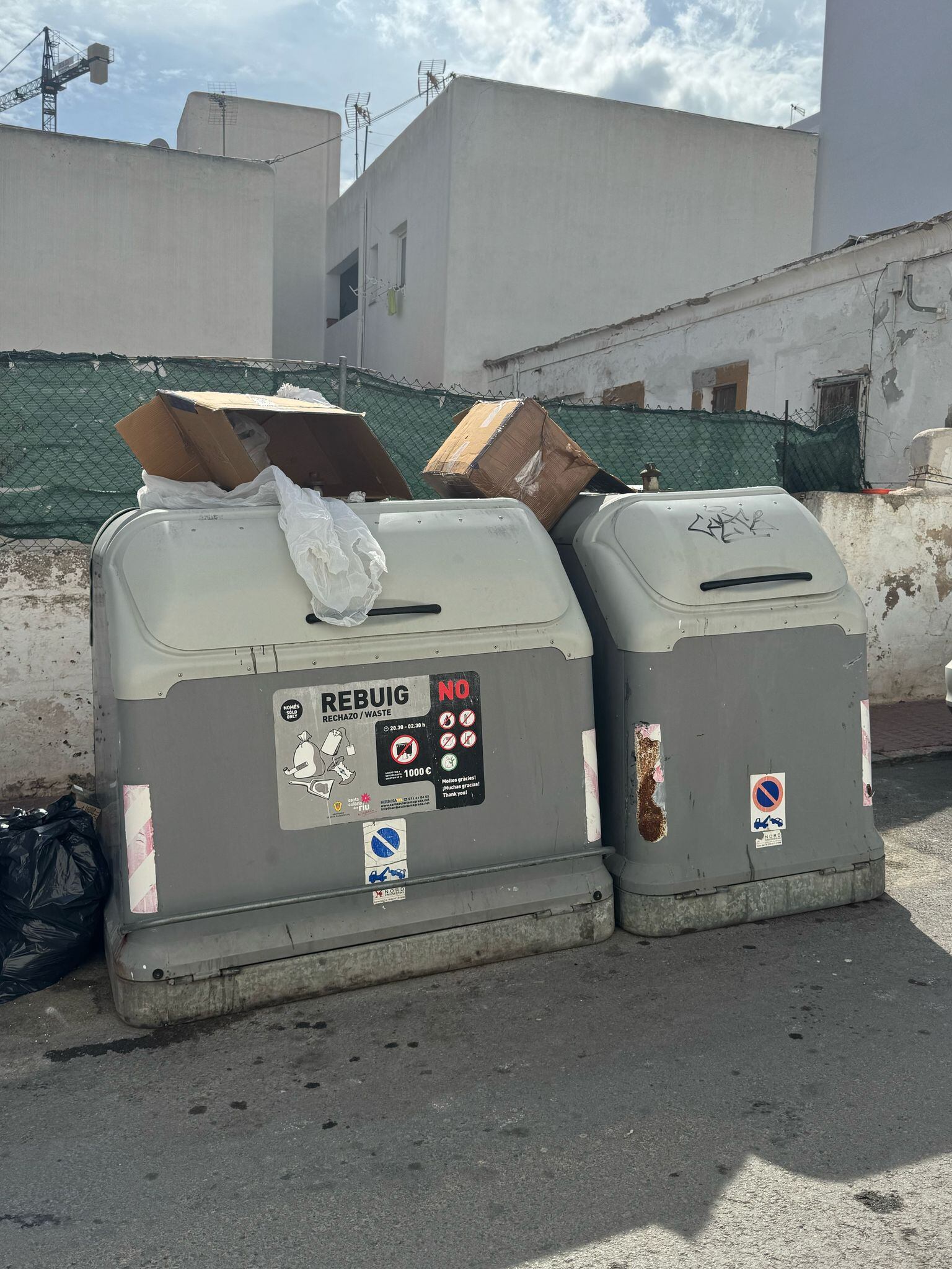 Contenedores basura en Santa Eulària (Psoe)