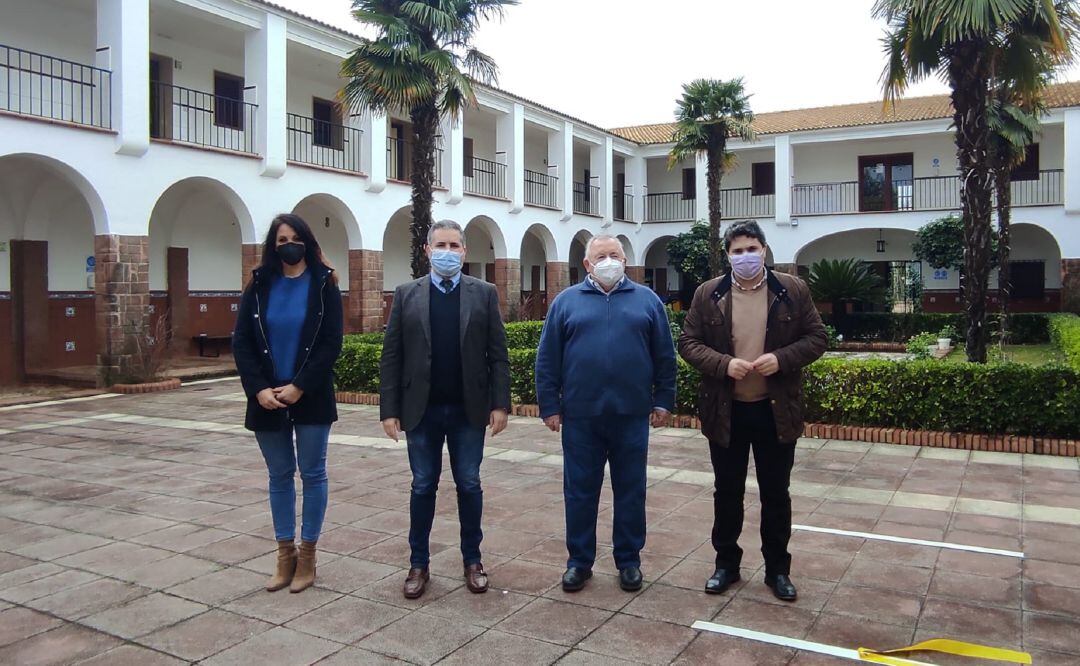 Visita a las instalaciones de la residencia escolar La Granja, en Marmolejo.