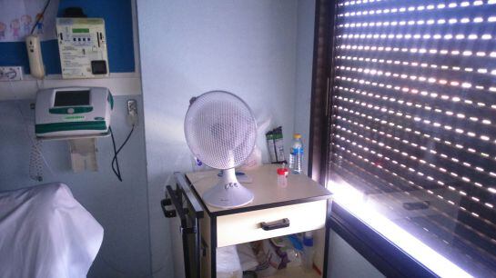 Ventilador en una habitación del hospital