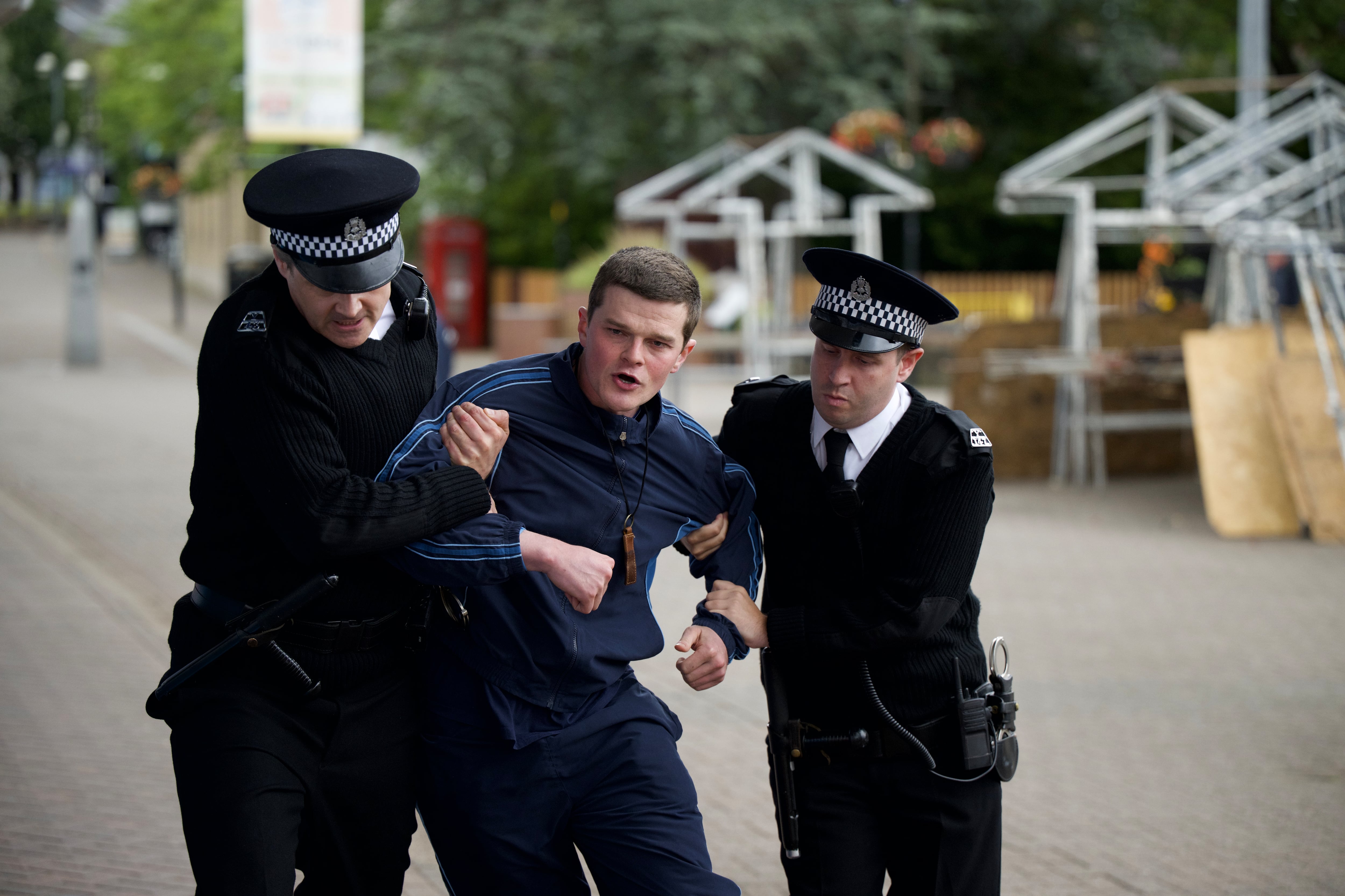 Fotograma de 'Incontrolable' con Robert Aramayo