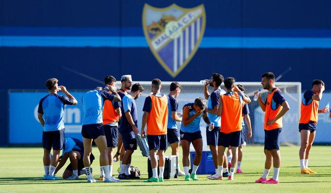 El Málaga CF se ejercita en el anexo de La Rosaleda/ MCF