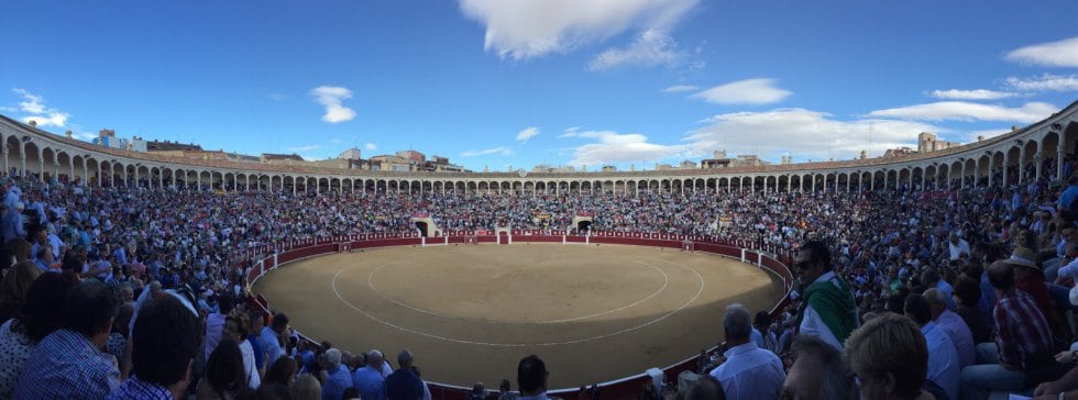 Lleno en la octava corrida del abono en la plaza de toros de Albacete