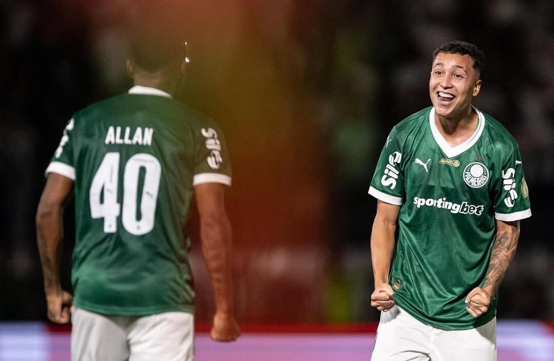 Thalys celebrando un gol con el Palmeiras.
