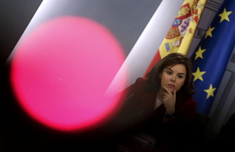 La vicepresidenta del Gobierno en funciones, Soraya Sáenz de Santamaría, durante la rueda de prensa posterior a la reunión del Consejo de Ministros.