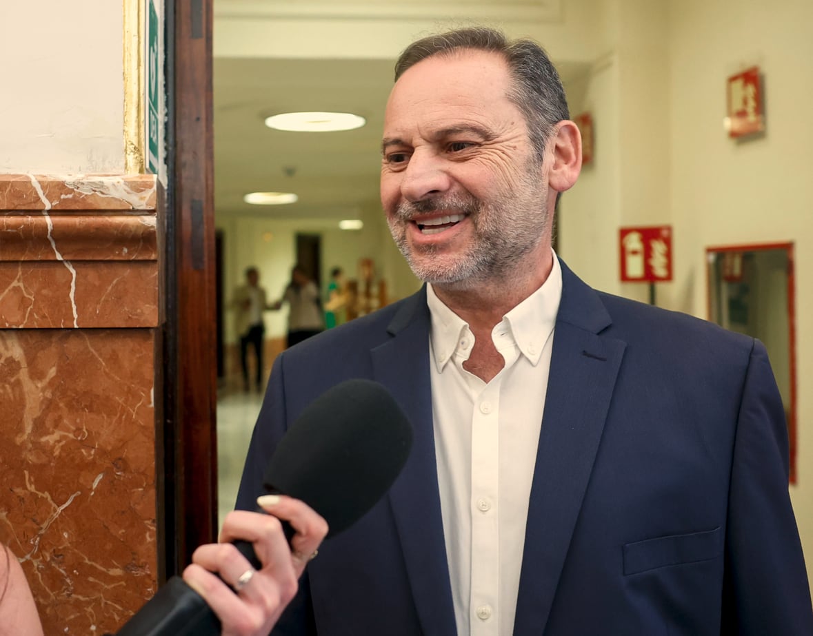 El exministro José Luis Ábalos a su salida del Pleno del Congreso