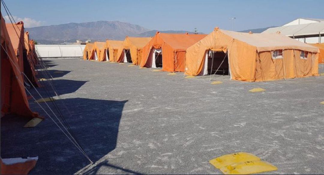 Campamento de acogida de inmigrantes en el Puerto de Motril