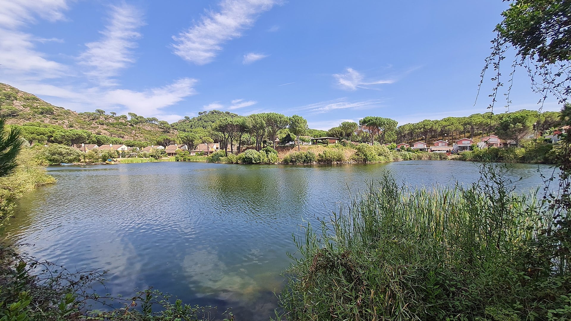 Embalse de La Encantada en la urbanización Las Jaras