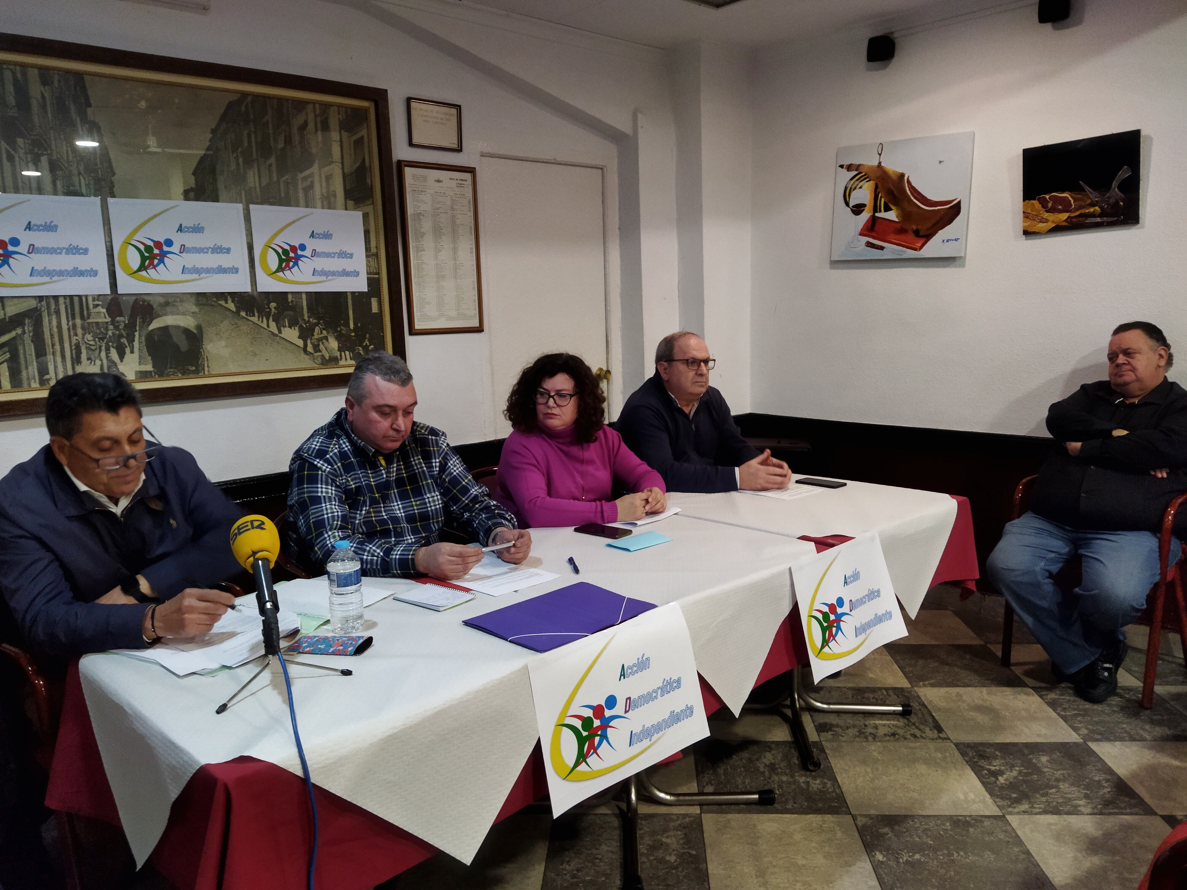 Diego Carillo, Antonio Richart, Ana Vega, Pedro García y Marcos Martínez durante la presentación de Acción Democrática Independiente.