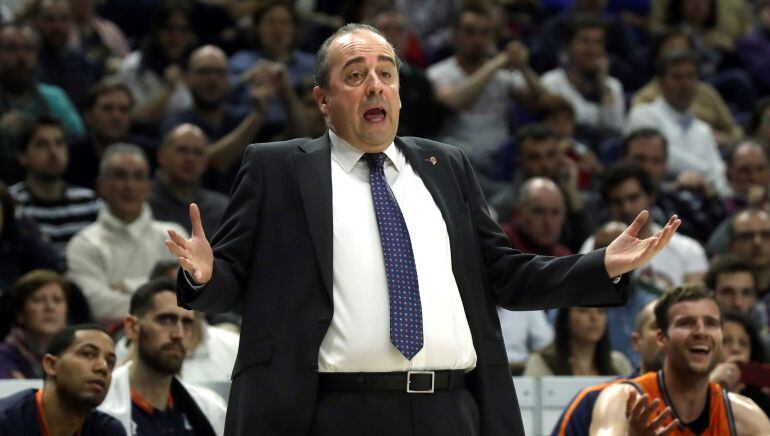 El entrenador del Valencia Basket Txus Vidorreta, en su partido ante el Real Madrid de la vigésima cuarta jornada de liga ACB 