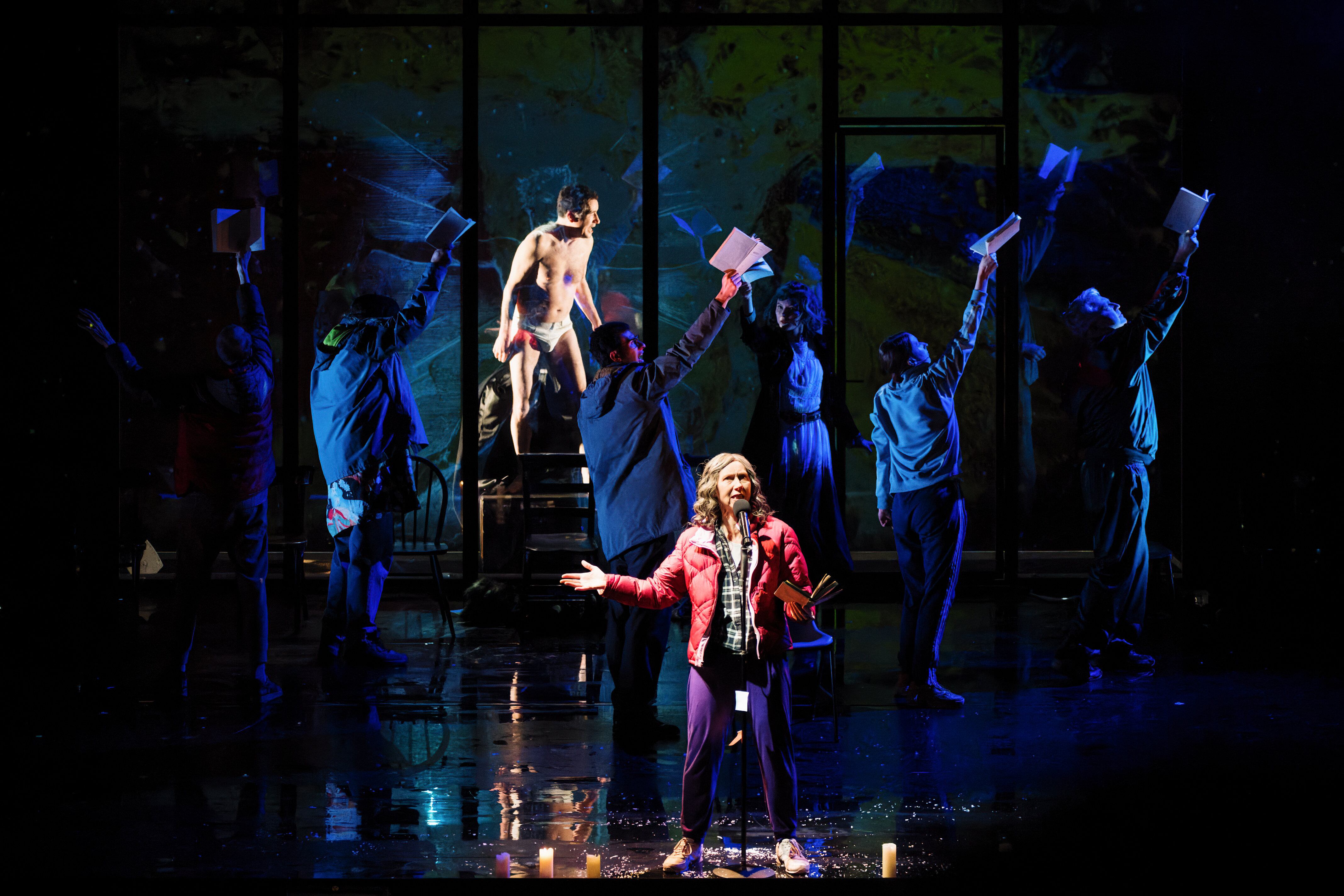 Un moment del muntatge 'Drive your plow over the bons of the dead'