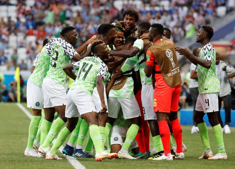 Nigeria celebra el gol de Musa