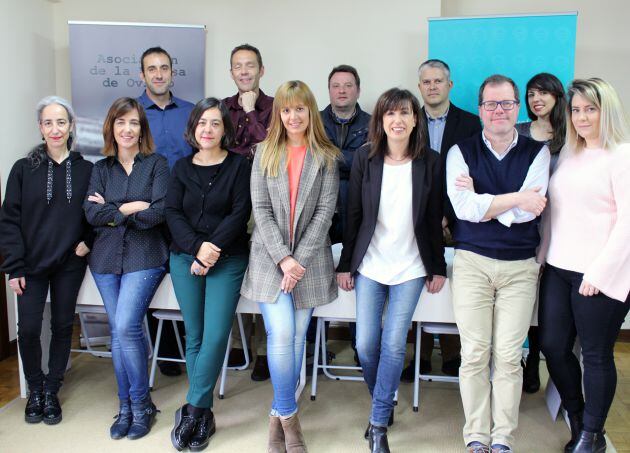 Foto de familia de las directivas de ambos colectivos