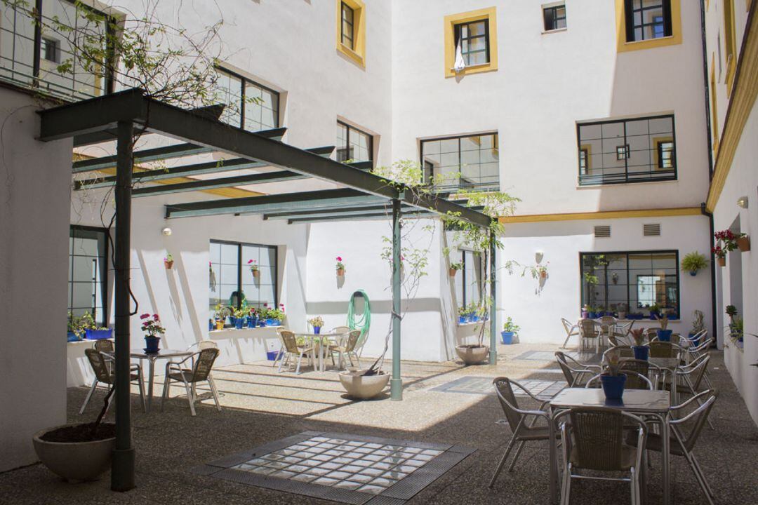 patio de la residencia Vitalia en Mairena del Aljarafe