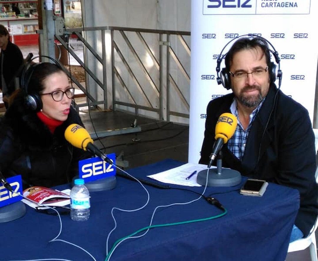 De izda a derecha: Ana Belén Castejón, alcaldesa de Cartagena y Miguel Meroño director-presentador de Hoy por hoy Cartagena.