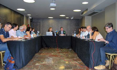 El director general del Grupo Avanza, Javier de la Casa, presenta las &aacute;reas sociales de la empresa a los medios de comunicaci&oacute;n.