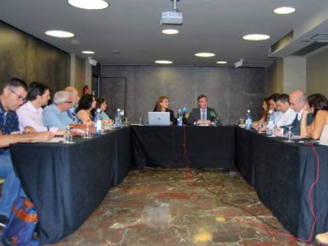 El director general del Grupo Avanza, Javier de la Casa, presenta las áreas sociales de la empresa a los medios de comunicación.