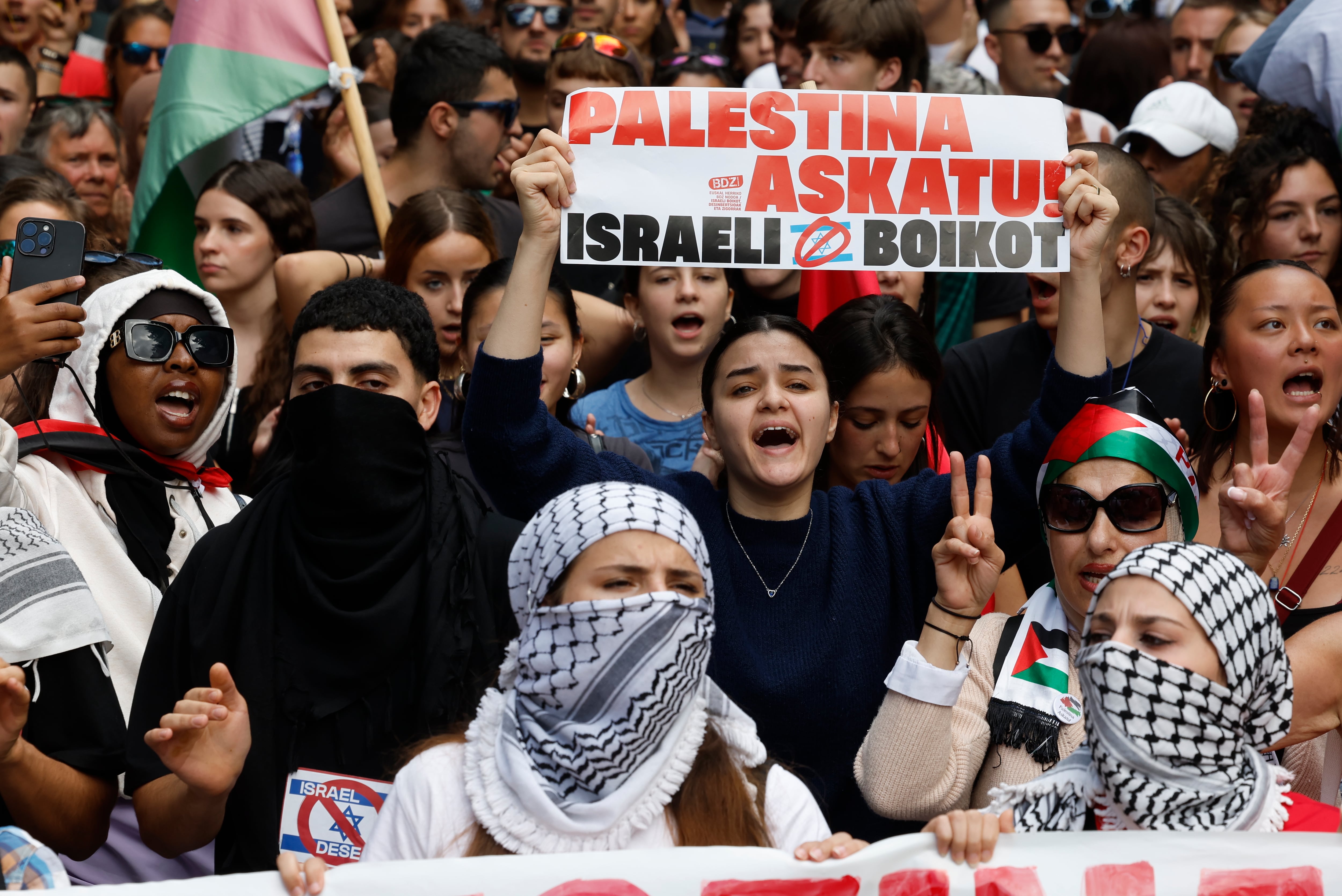 Miles de personas inundan Pamplona para solidarizarse con el pueblo palestino