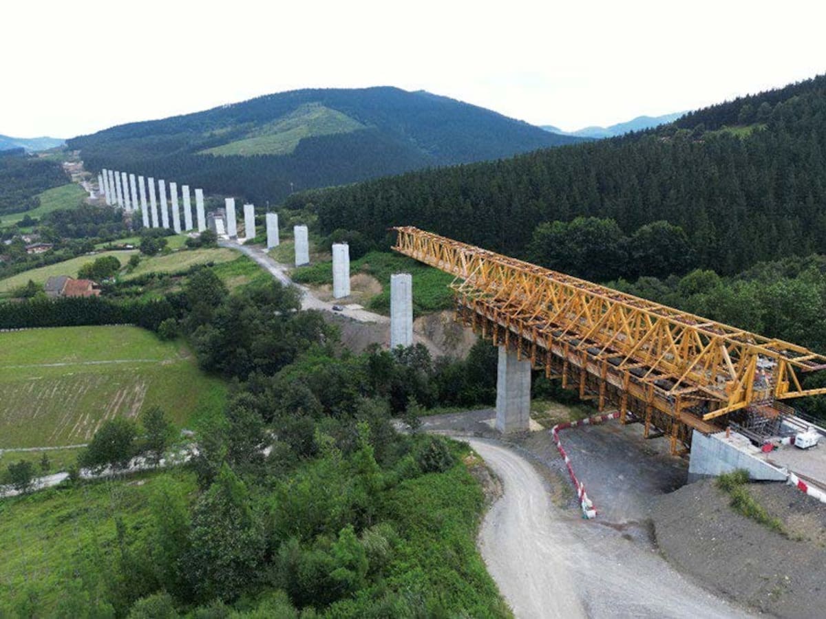 La patronal clama contra el gobierno: "Es inaceptable que el Corredor del Noroeste no avance al mismo ritmo que el Mediterráneo"