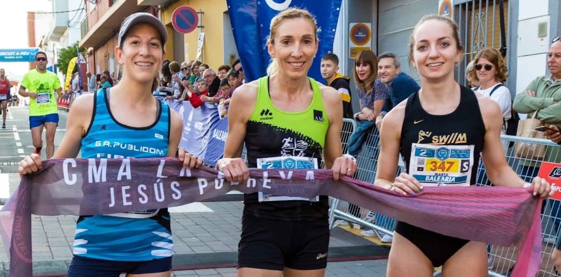 Podium absoluto femenino en la Cursa Popular de Jesús Pobre.