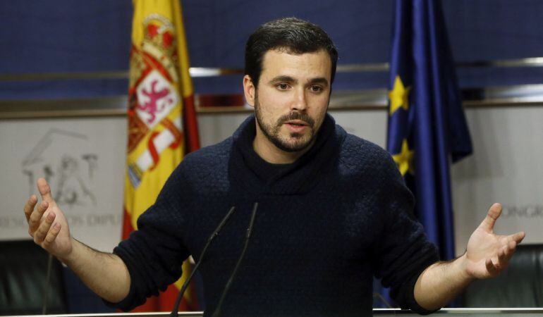 El portavoz de IU, Alberto Garzón, durante una rueda de prensa