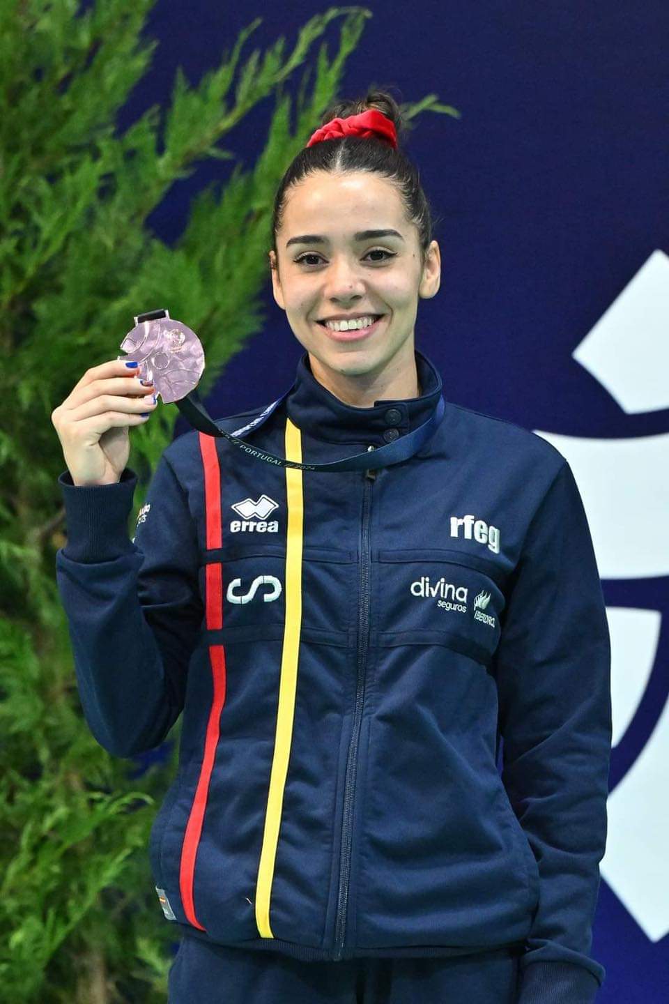 Noemí Romero posa con su medalla