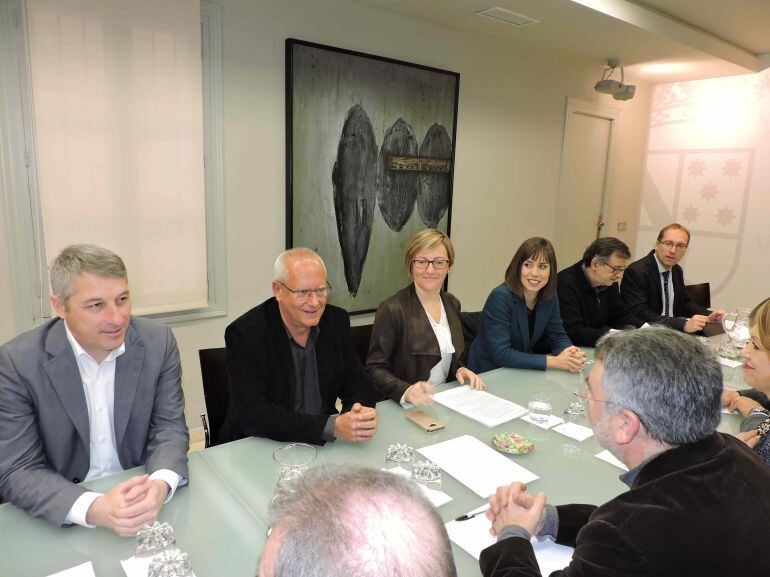Momento de la reunión entre Conselleria, Ayuntamientos y sector empresarial.