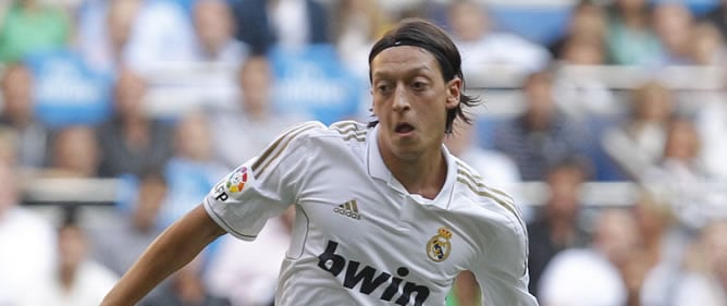 Özil, en un partido de Liga en el Santiago Bernabeú