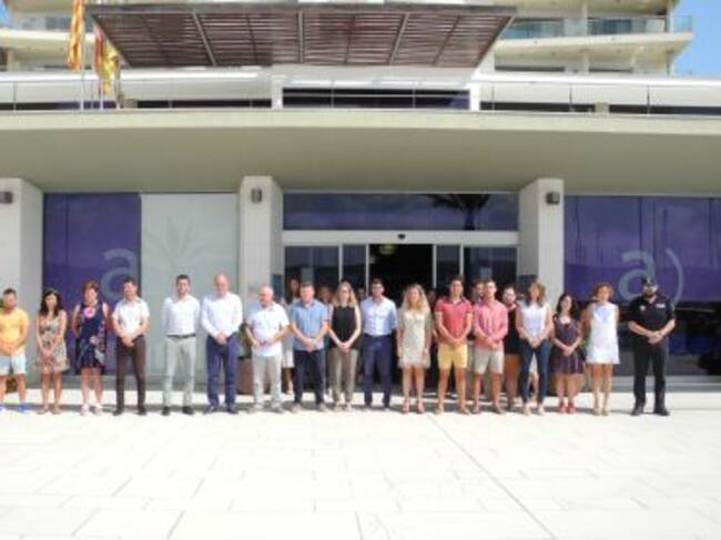 Imagen del minuto de silencio en el Ayuntamiento de Sant Antoni