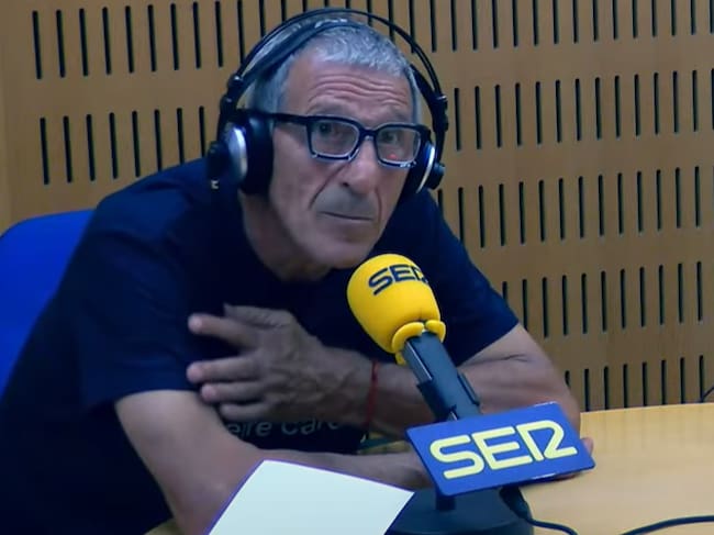 Juanjo Díaz de Guereño, Super Juanjo, comenta un partido del playoff del Real Murcia en junio de 2025.