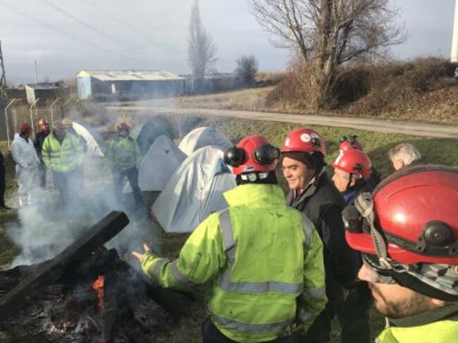 Una hoguera permite mitigar el frío