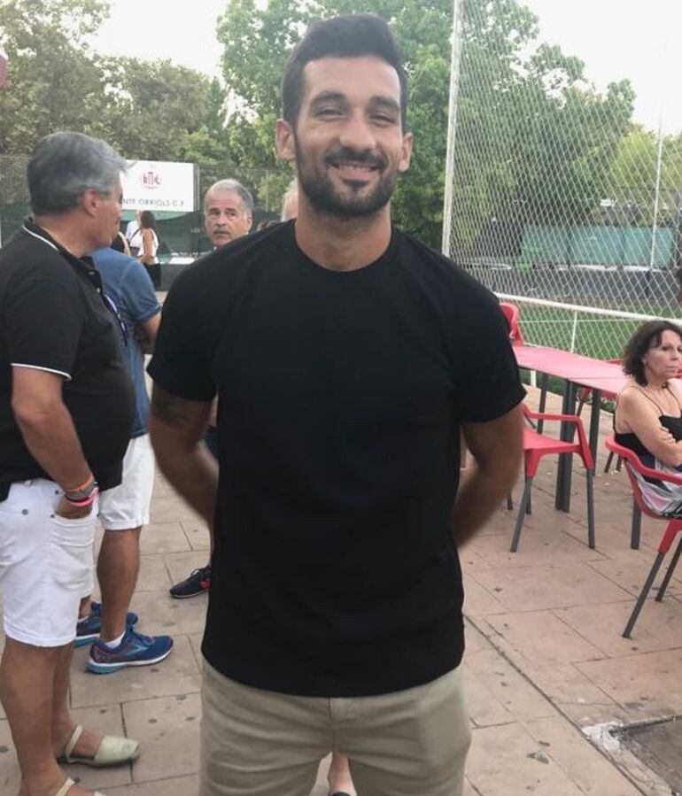 Pepe Delgado vio a sus nuevos compañeros en el campo del Torre Levante