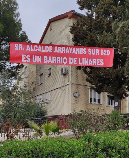 Pancartas utilizadas, a modo de protesta, por los vecinos.