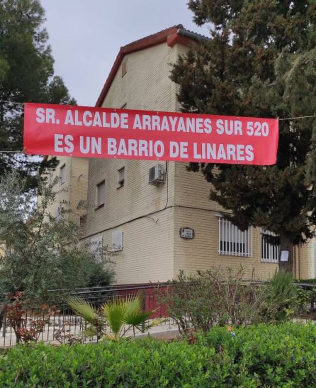 Pancartas utilizadas, a modo de protesta, por los vecinos.