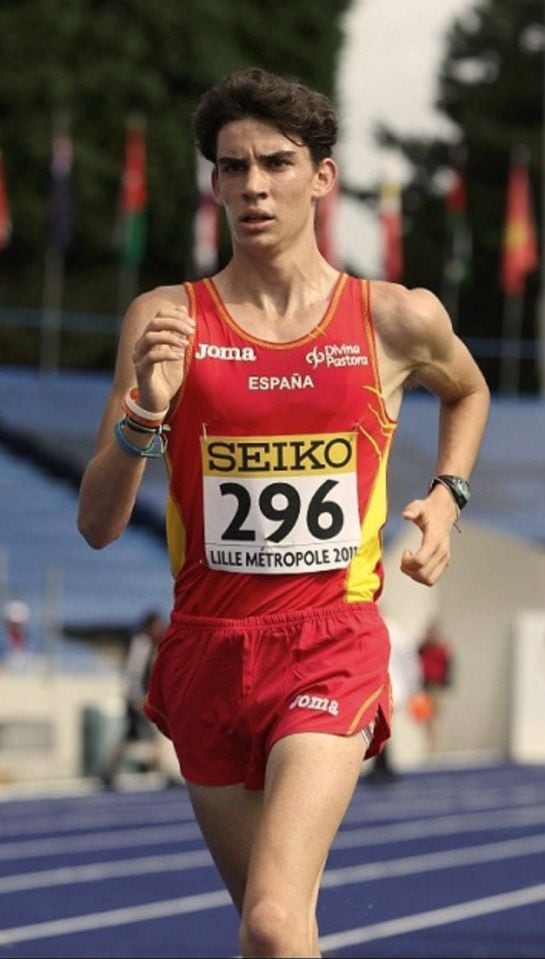 El marchador de Llerena, en una competición con España