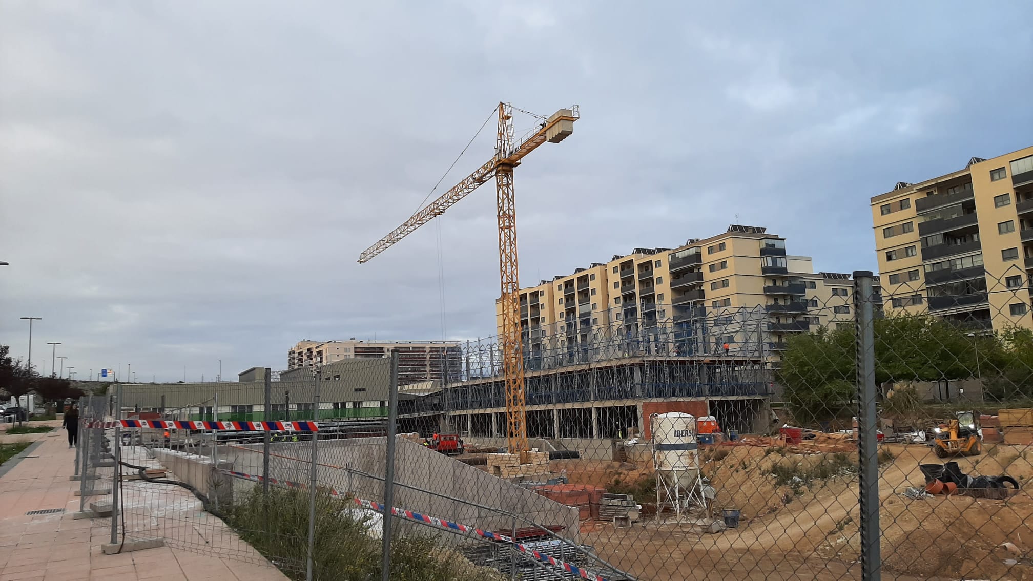 Obras en el Colegio Ana María Navales, en el barrio de Arcosur de Zaragoza