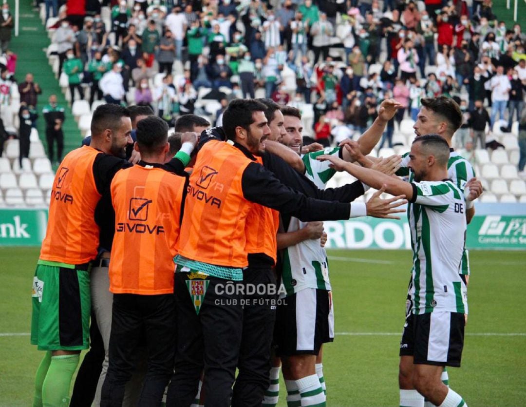 El Córdoba goleó al Cacereño