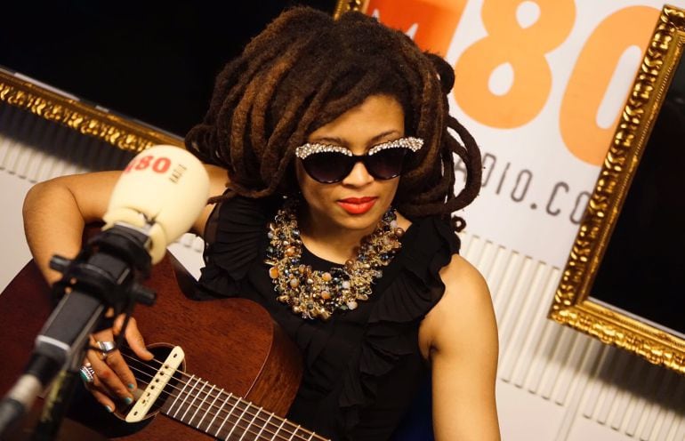 Valerie June durante su actuación en M80