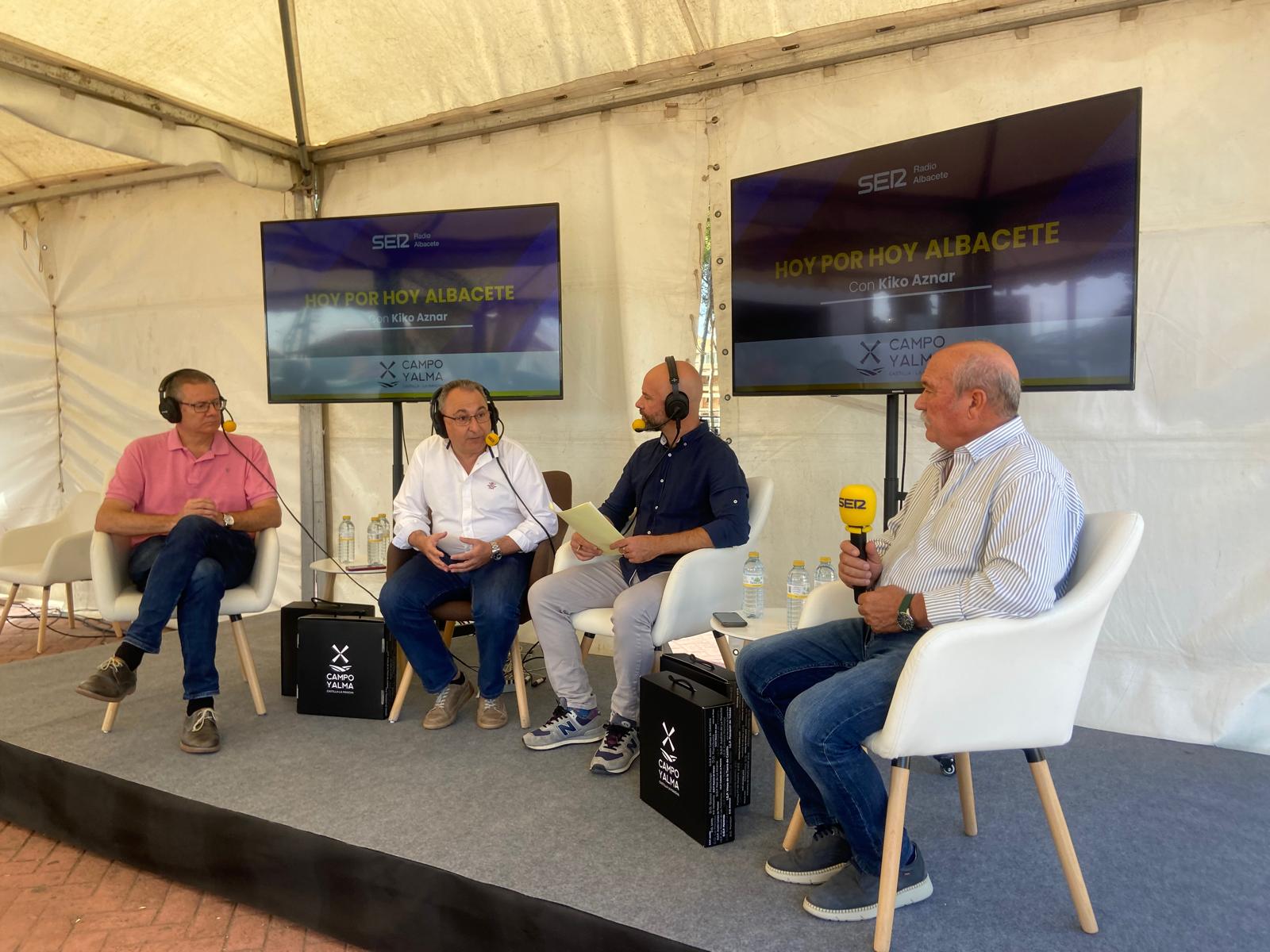 Pepe Gómez, de la Ruta del Vino de Jumilla; Rafael Lencina, productor de aceite; y Pedro López de la DO Arroz de Calasparra