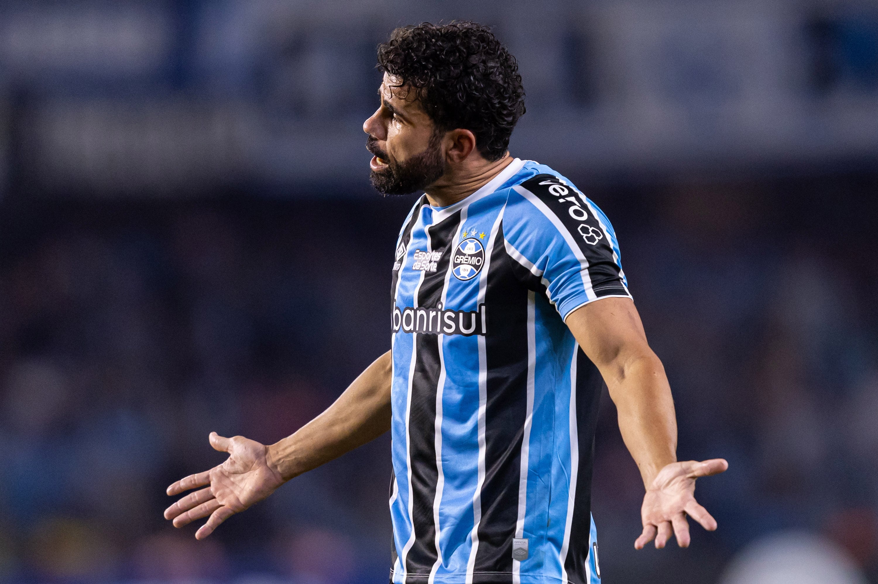 Diego Costa durante un partido con Gremio