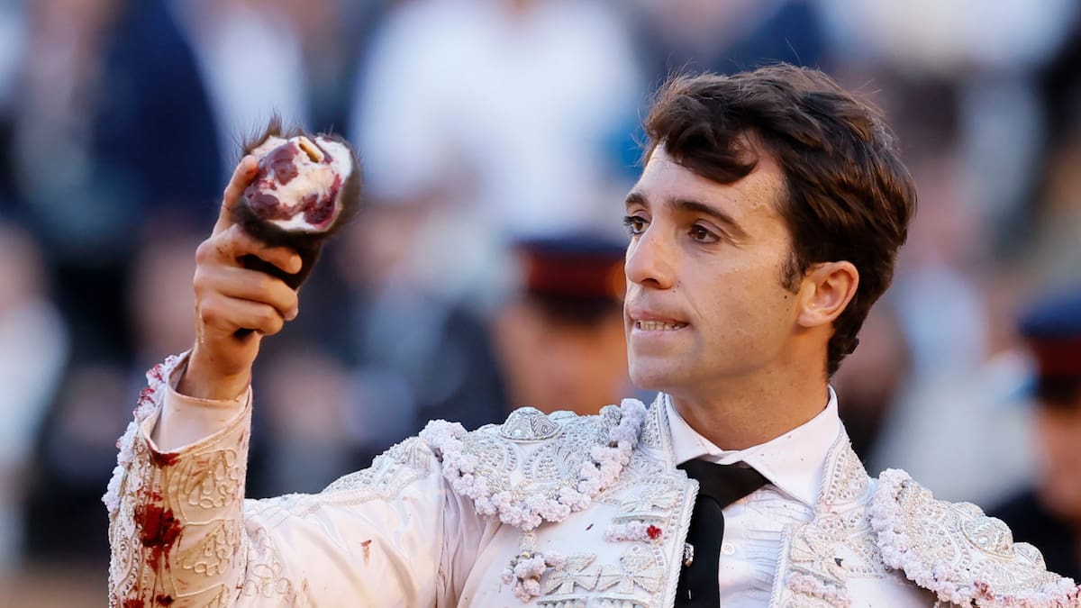 Rafael Serna se la juega ante un exigente toro de Fuente Ymbro para cortar la única oreja de la tarde