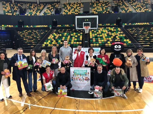 Clubes deportivos, instituciones y empresas privadas, se unen en la recogida de juguetes en Bizkaia