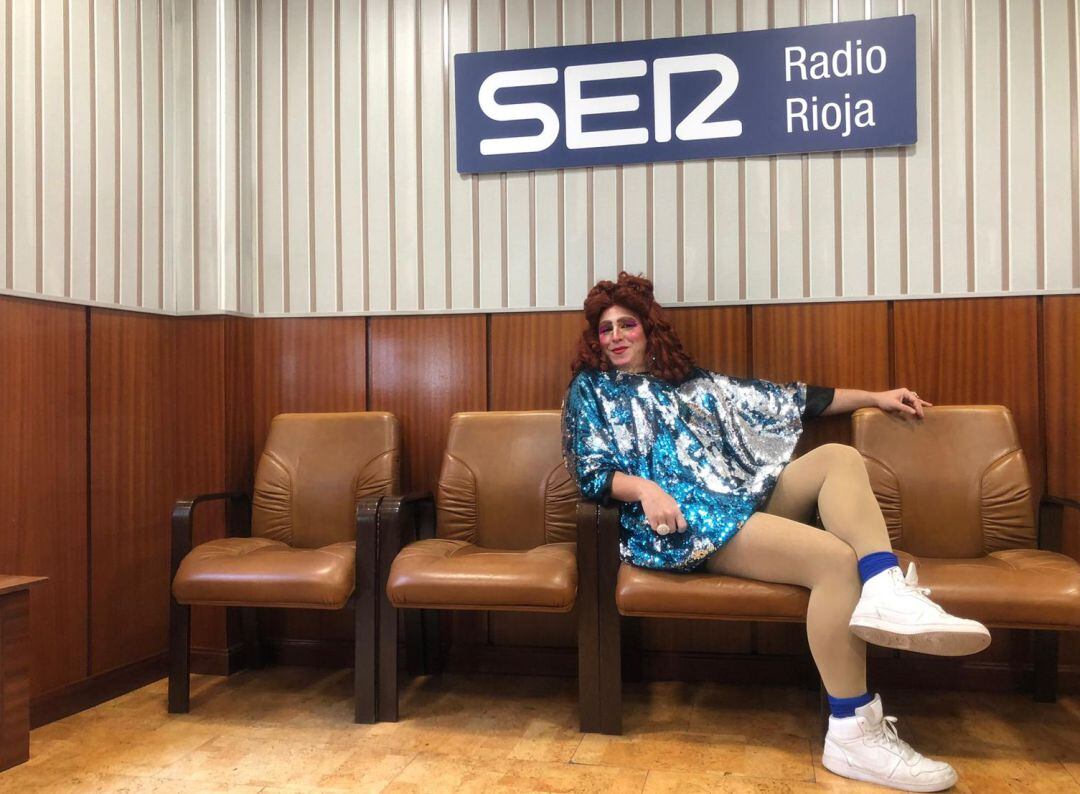 Bárbara La Reina de la Pantaloneta en los estudios de Radio Rioja