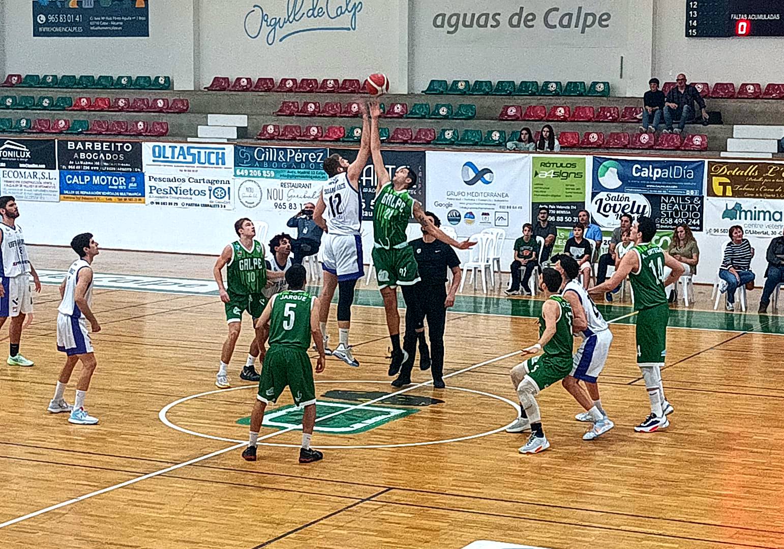 Salto inicial entre el UpB Gandia y el Ifach Calpe