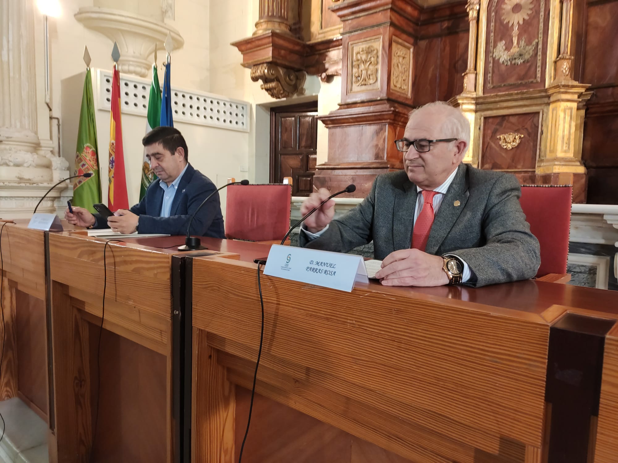 El presidente de la Diputación de Jaén, Francisco Reyes, y el presidente del CES provincial, Manuel Parras, durante la presentación de la Memoria socioeconómica y laboral