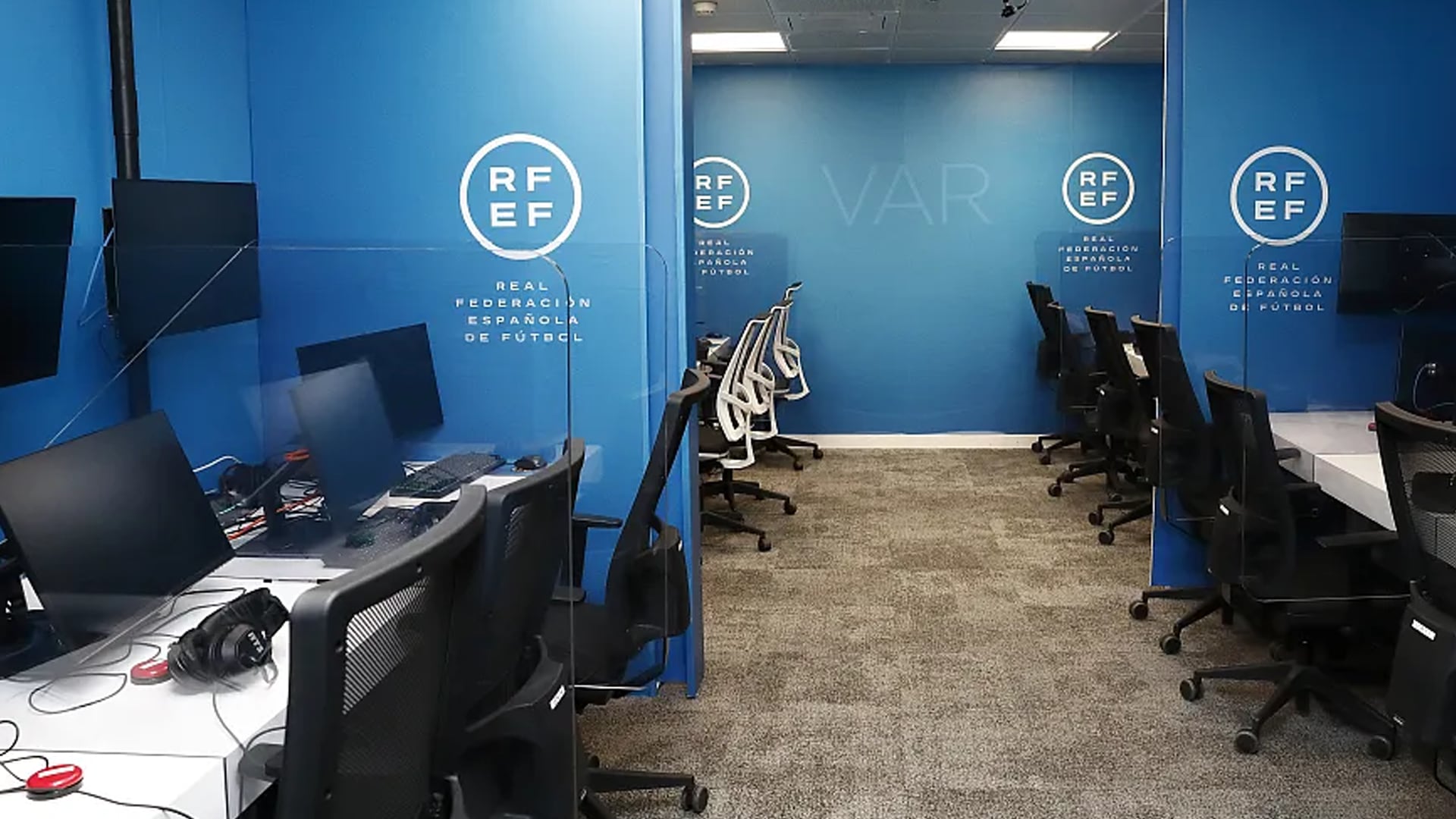Sala de videoarbitraje de la Real Federación Española de Fútbol