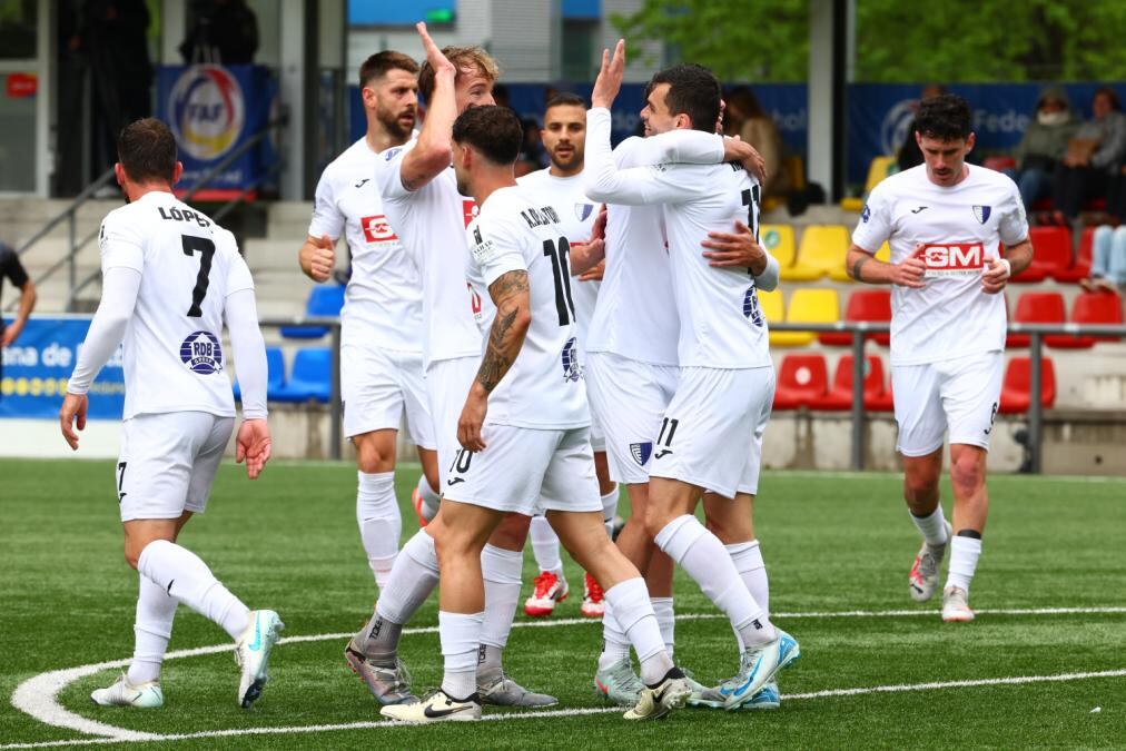 L'Inter Escaldes celebra la proclamació matemàtica de campió de lliga el passat cap de setmana. L'equip rebrà el trofeu el proper diumenge a la Massana.