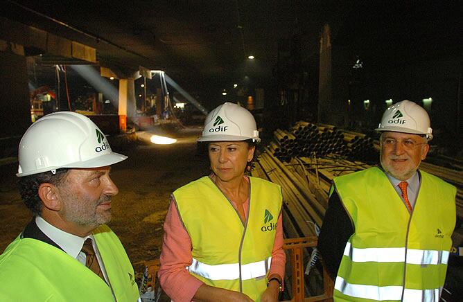 La ministra de Fomento, Magdalena Álvarez, en su visita a la Estación de Sants.