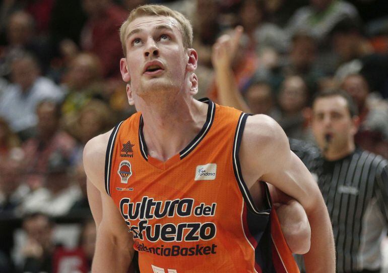 Tryggvi Hlinason, en uno de sus partidos con el Valencia